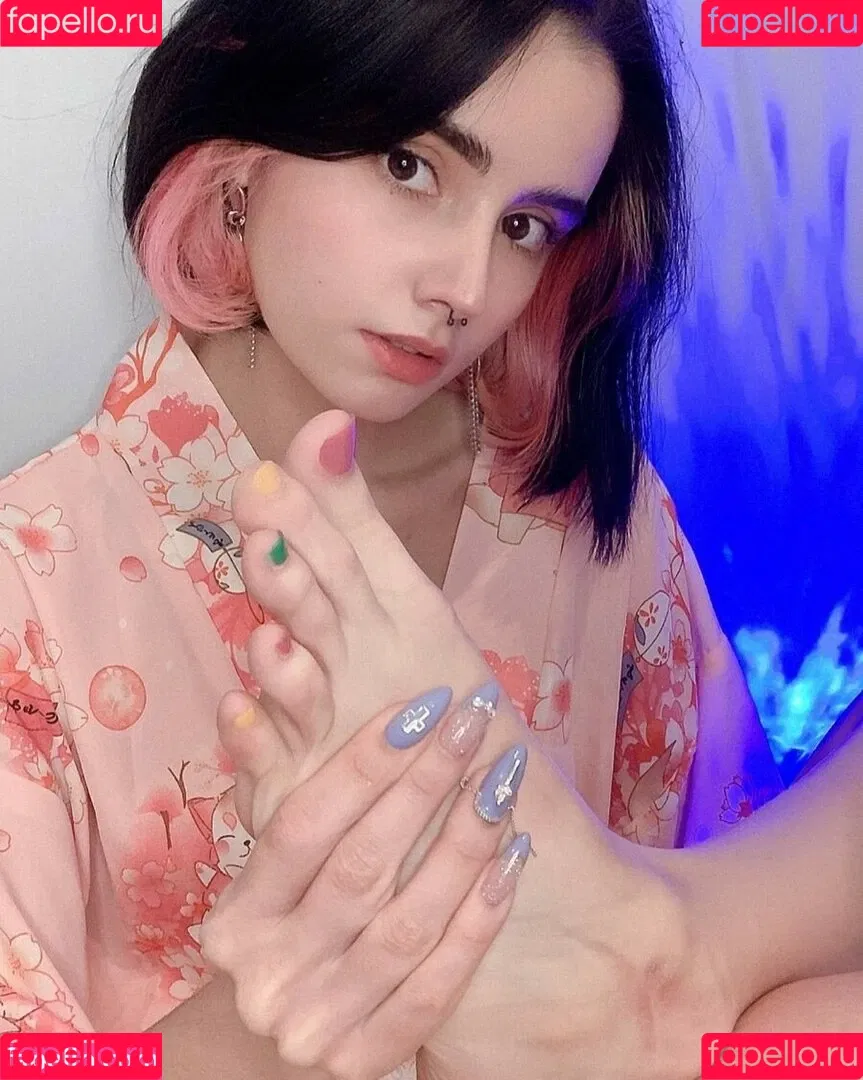 loonassoftfeet Onlyfans Photo Gallery 