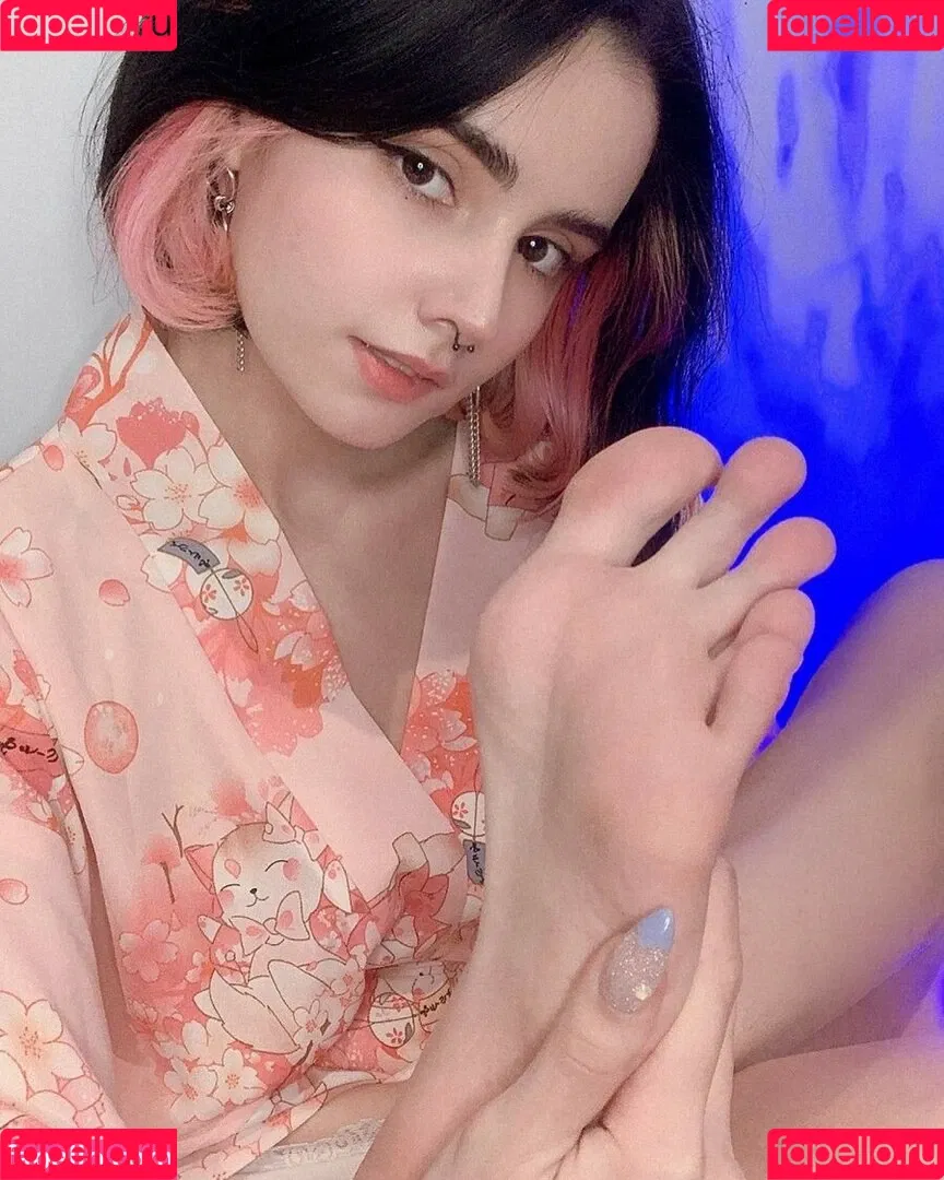 loonassoftfeet Onlyfans Photo Gallery 