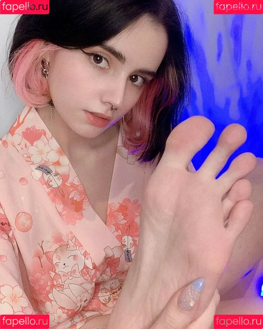 loonassoftfeet Onlyfans Photo Gallery 