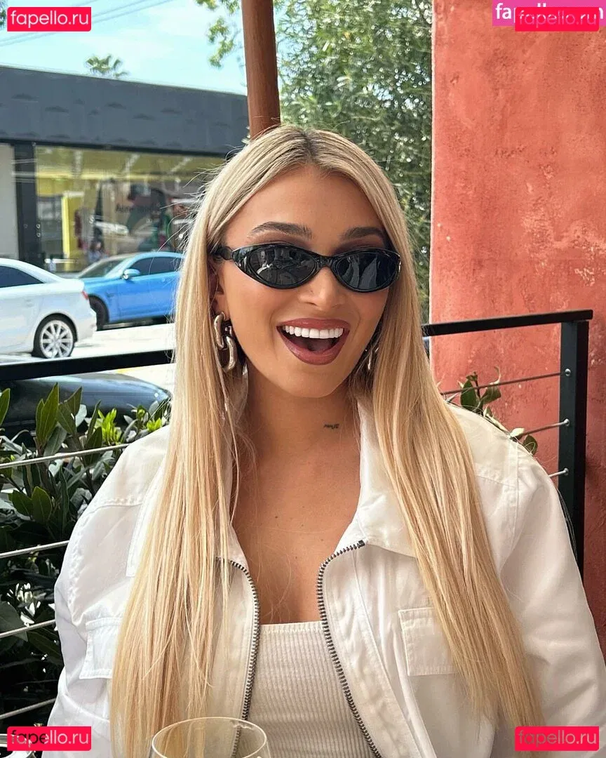 Camaryn Swanson Onlyfans Photo Gallery 