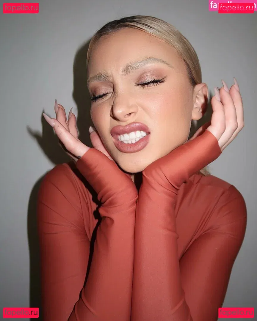 Camaryn Swanson Onlyfans Photo Gallery 