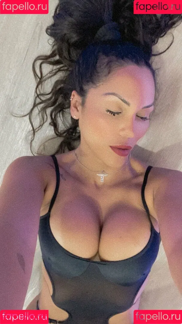 Gabi Guimarães Onlyfans Photo Gallery 