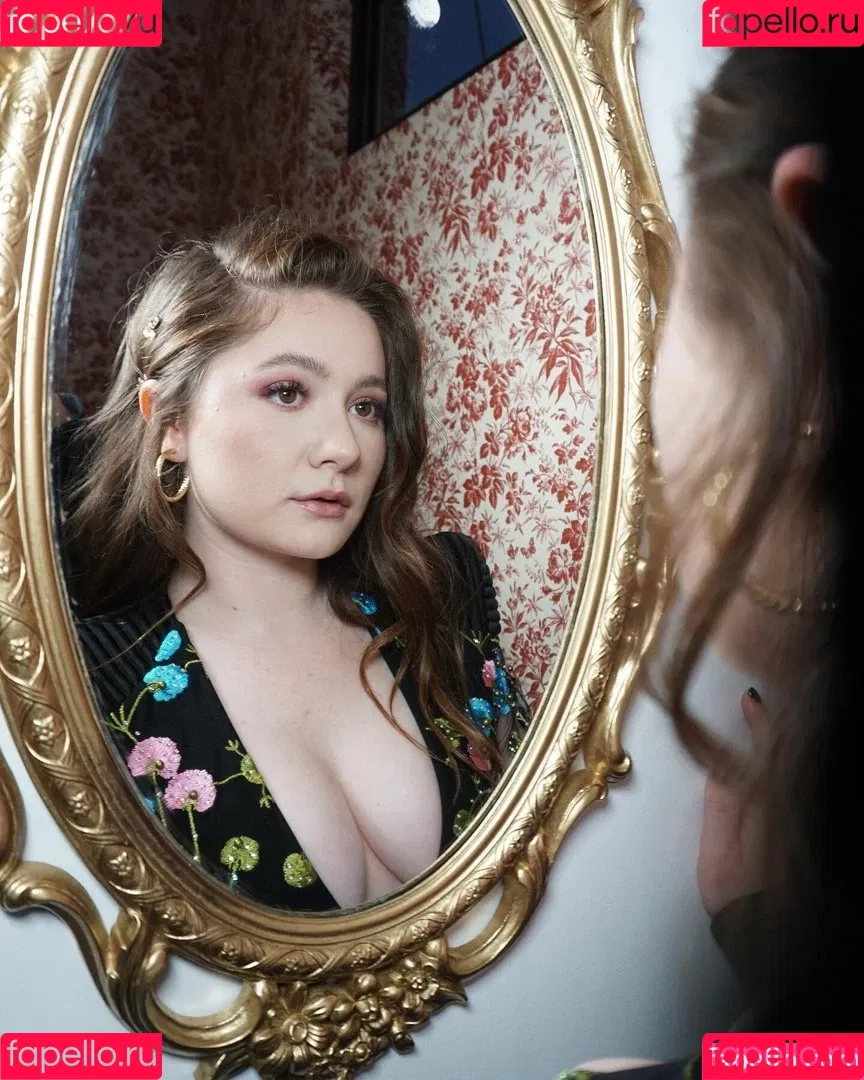 Emma Kenney Onlyfans Photo Gallery 