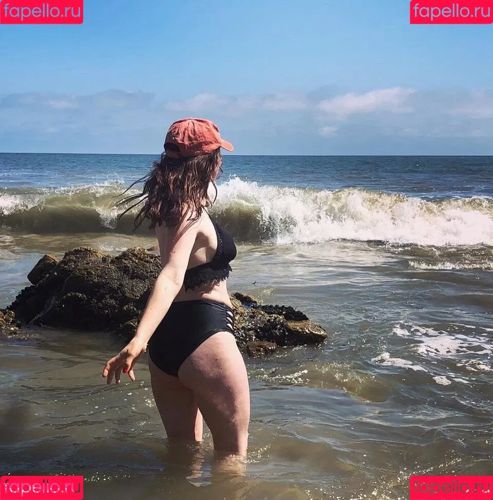 Emma Kenney Onlyfans Photo Gallery 