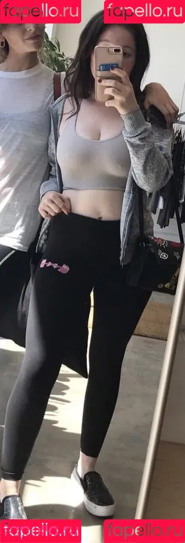 Emma Kenney Onlyfans Photo Gallery 