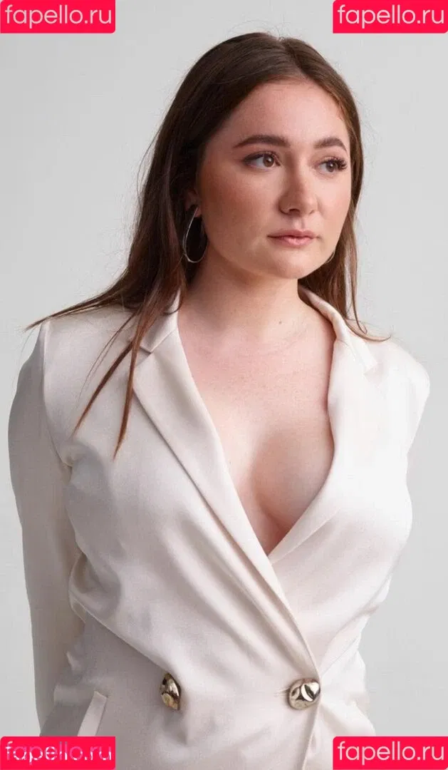 Emma Kenney Onlyfans Photo Gallery 