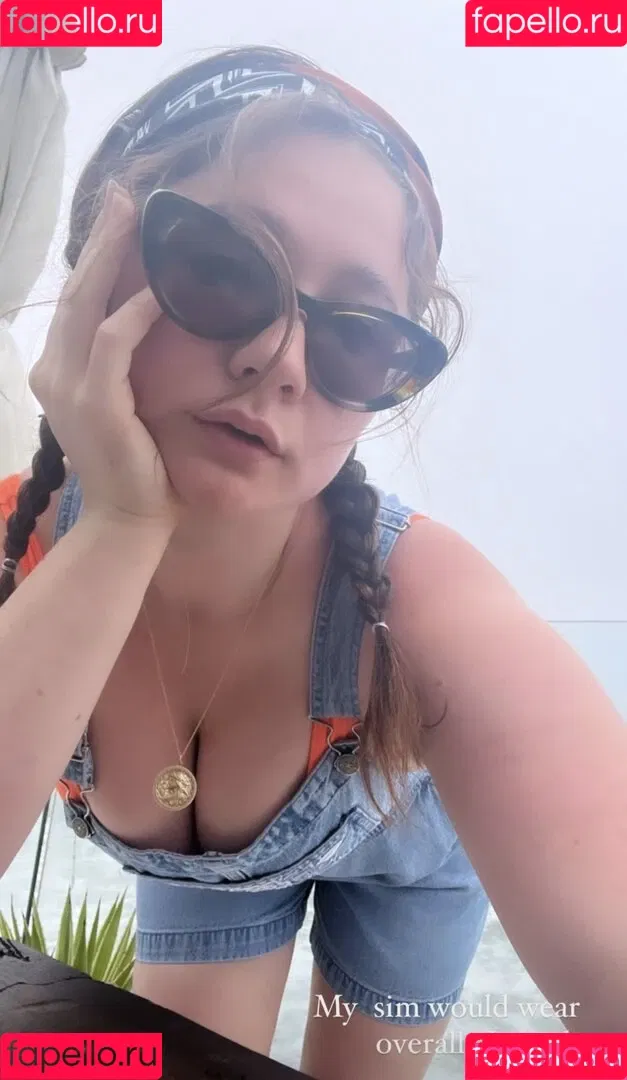 Emma Kenney Onlyfans Photo Gallery 