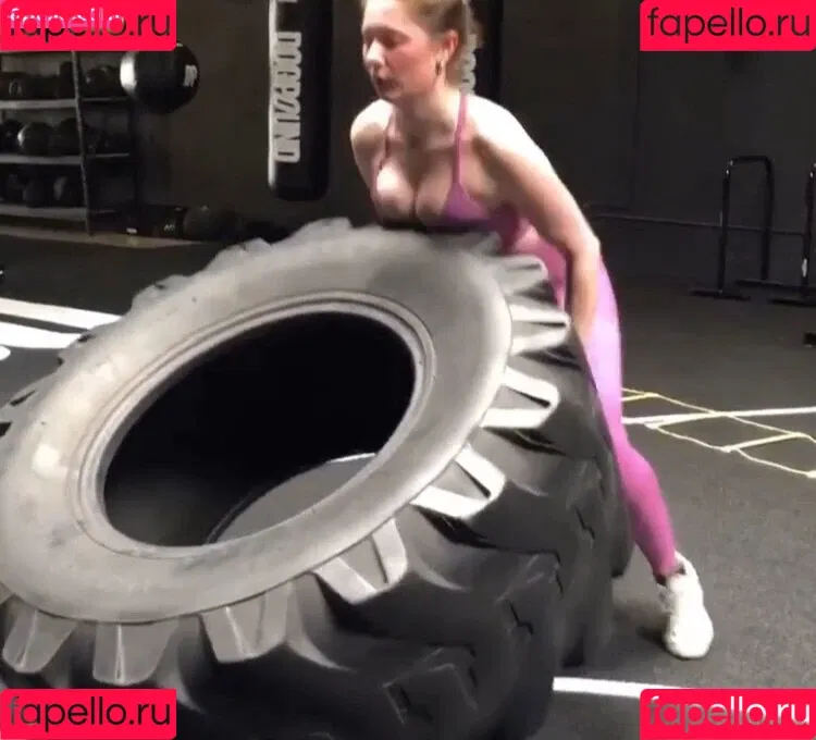 Emma Kenney Onlyfans Photo Gallery 