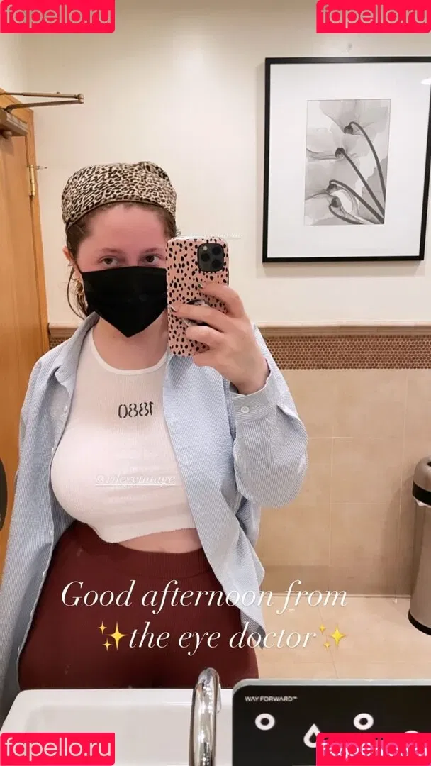 Emma Kenney Onlyfans Photo Gallery 