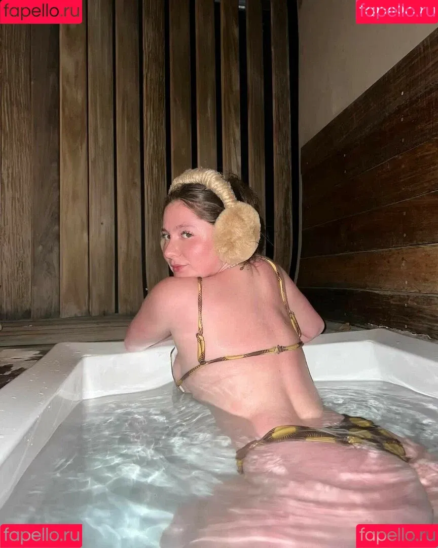 Emma Kenney Onlyfans Photo Gallery 
