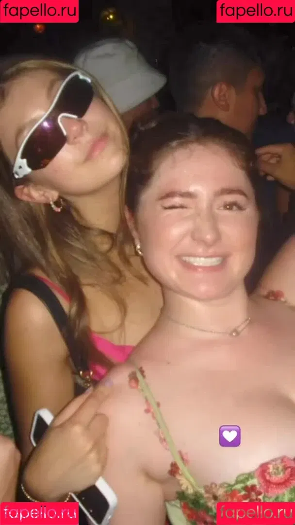 Emma Kenney Onlyfans Photo Gallery 