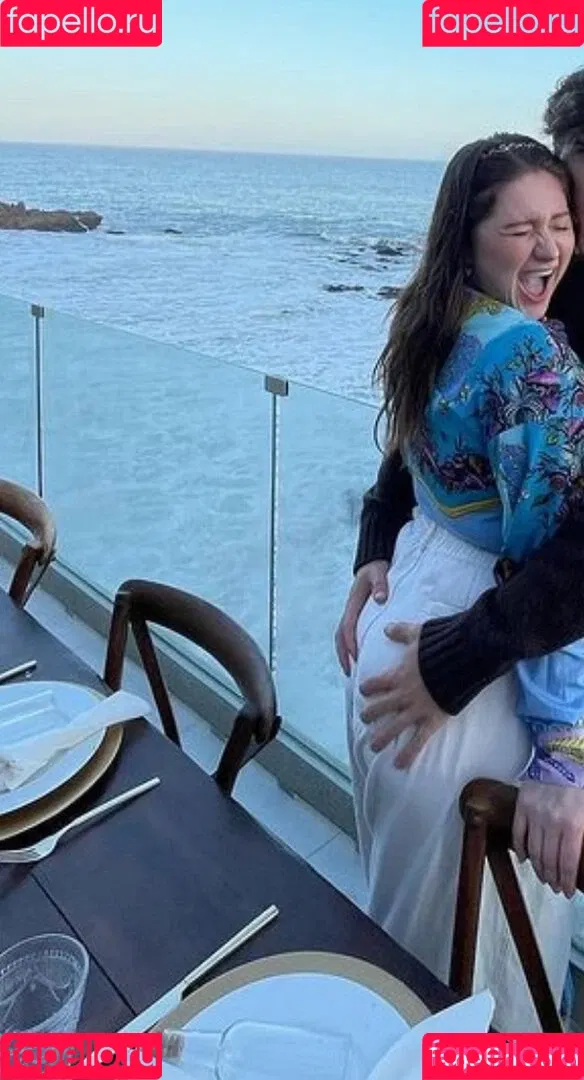 Emma Kenney Onlyfans Photo Gallery 