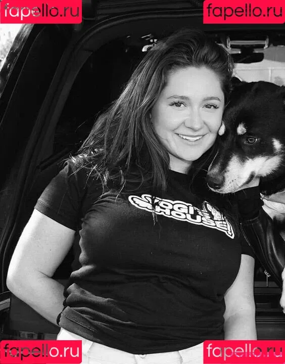 Emma Kenney Onlyfans Photo Gallery 