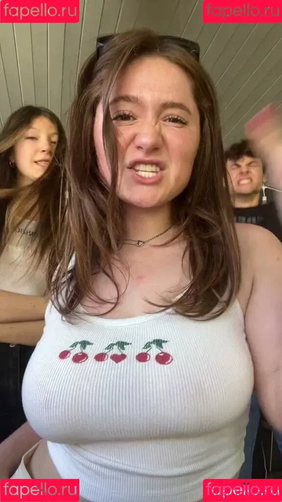 Emma Kenney Onlyfans Photo Gallery 