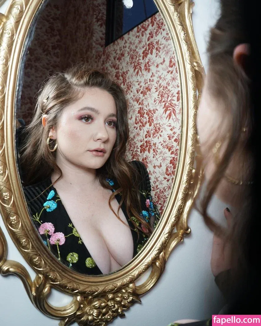 Emma Kenney Onlyfans Photo Gallery 