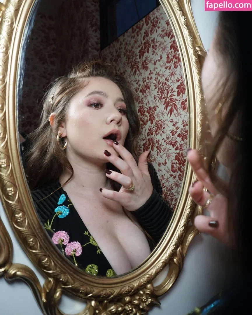 Emma Kenney Onlyfans Photo Gallery 