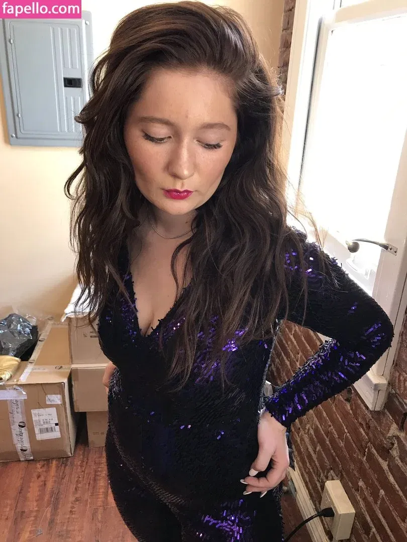 Emma Kenney Onlyfans Photo Gallery 