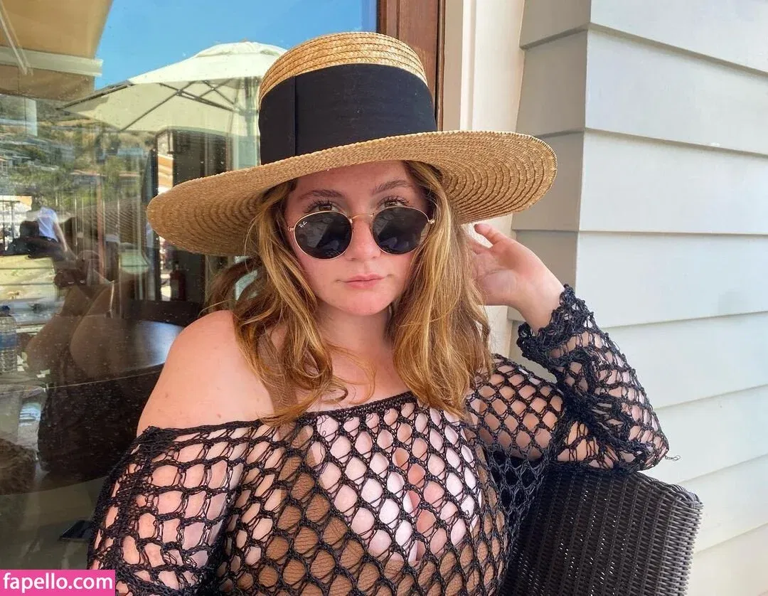 Emma Kenney Onlyfans Photo Gallery 