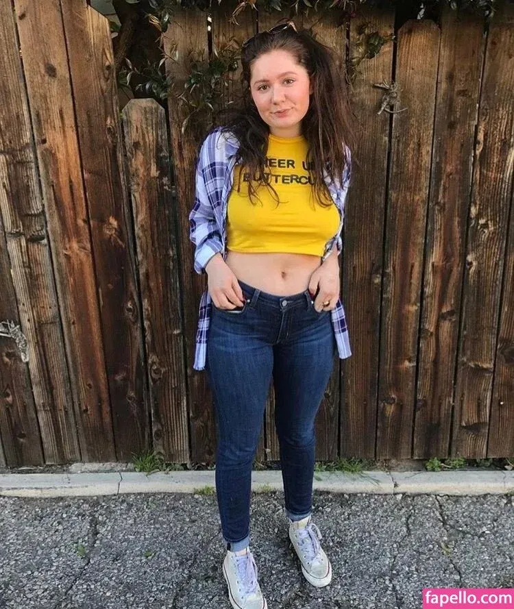 Emma Kenney Onlyfans Photo Gallery 