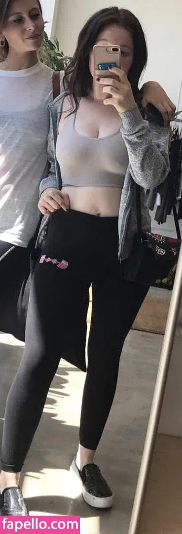 Emma Kenney Onlyfans Photo Gallery 