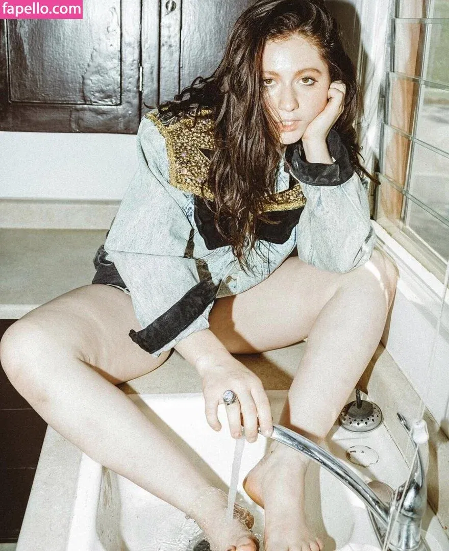 Emma Kenney Onlyfans Photo Gallery 