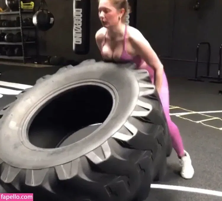 Emma Kenney Onlyfans Photo Gallery 