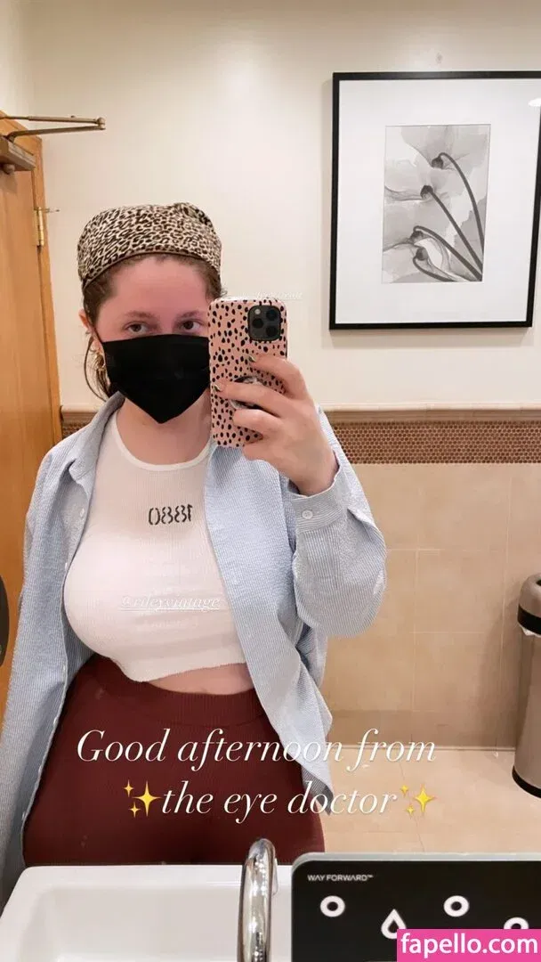 Emma Kenney Onlyfans Photo Gallery 