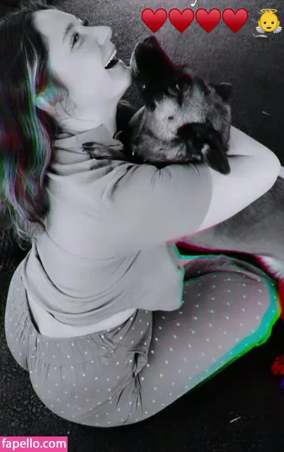 Emma Kenney Onlyfans Photo Gallery 