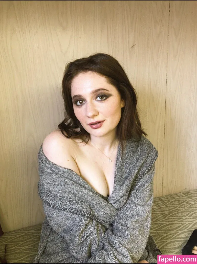 Emma Kenney Onlyfans Photo Gallery 