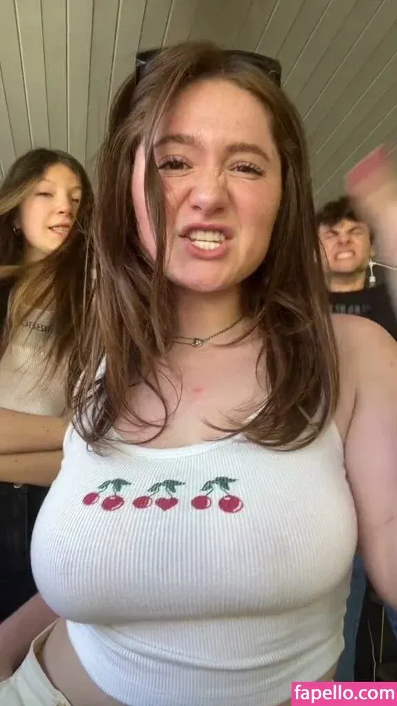 Emma Kenney Onlyfans Photo Gallery 