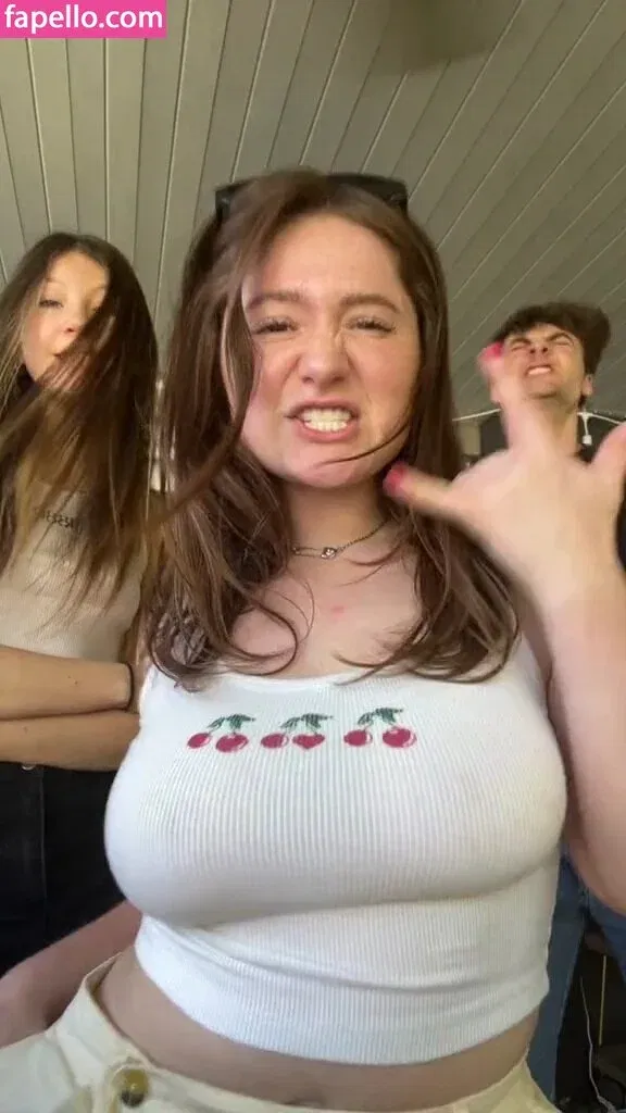 Emma Kenney Onlyfans Photo Gallery 