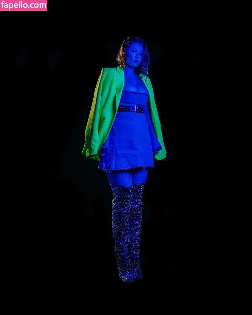 Emma Kenney Onlyfans Photo Gallery 