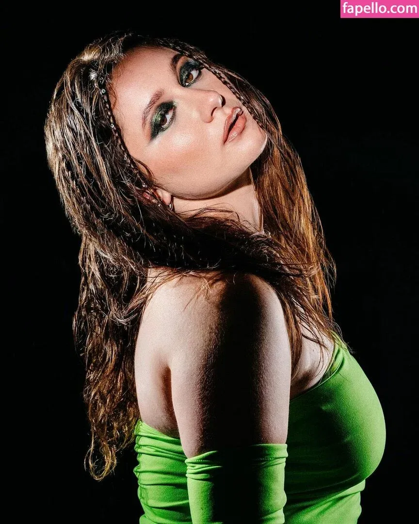 Emma Kenney Onlyfans Photo Gallery 