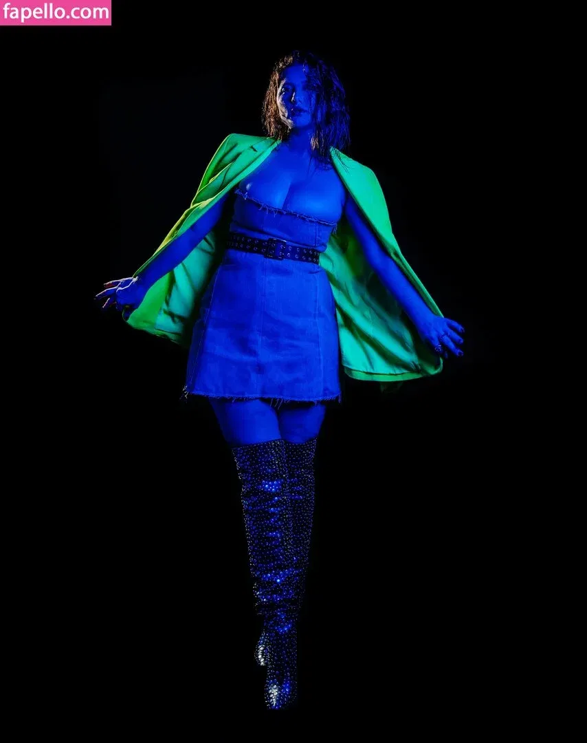 Emma Kenney Onlyfans Photo Gallery 