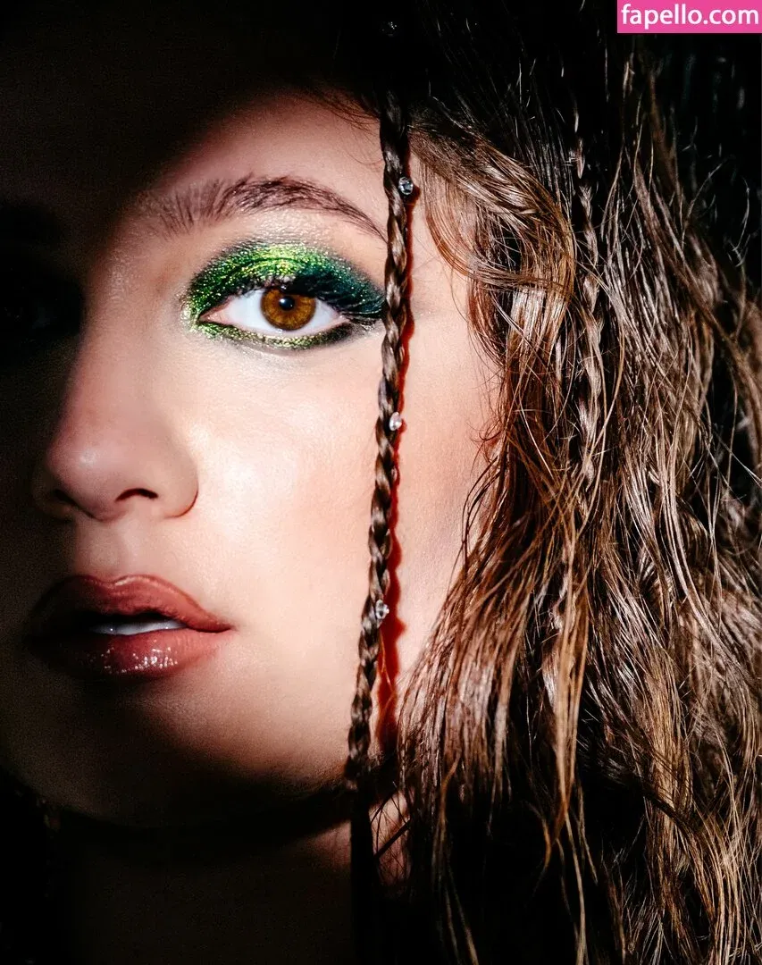 Emma Kenney Onlyfans Photo Gallery 