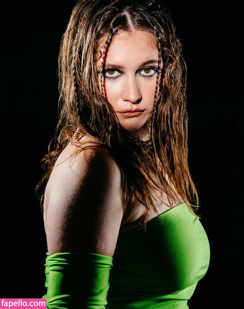 Emma Kenney Onlyfans Photo Gallery 