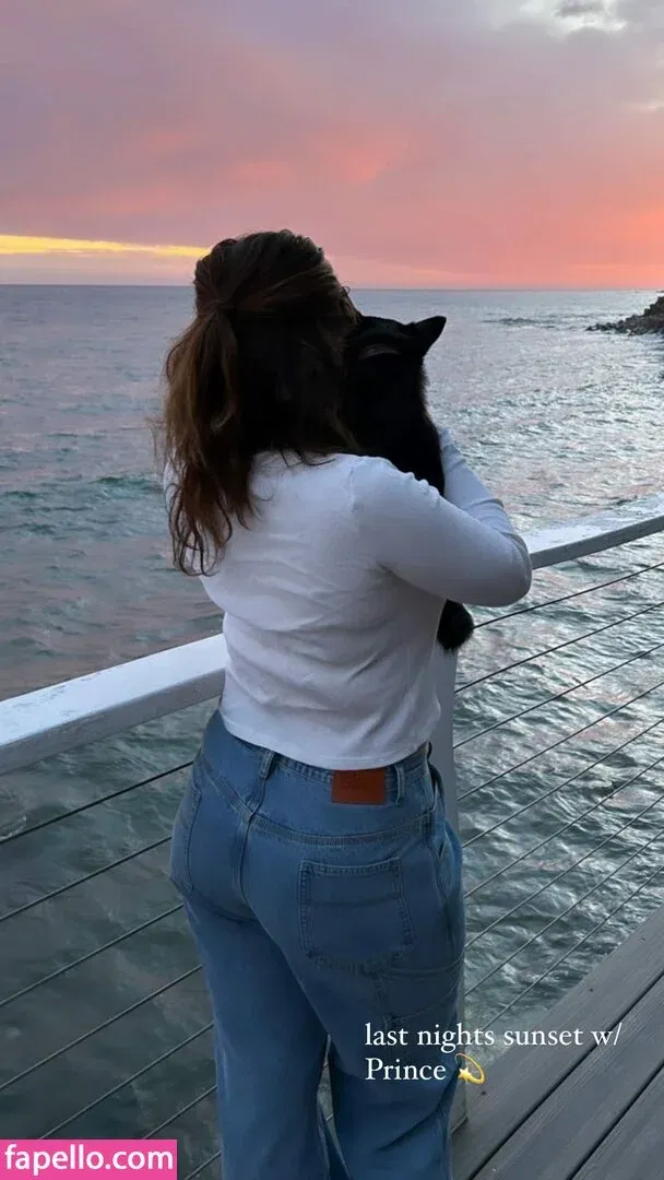 Emma Kenney Onlyfans Photo Gallery 