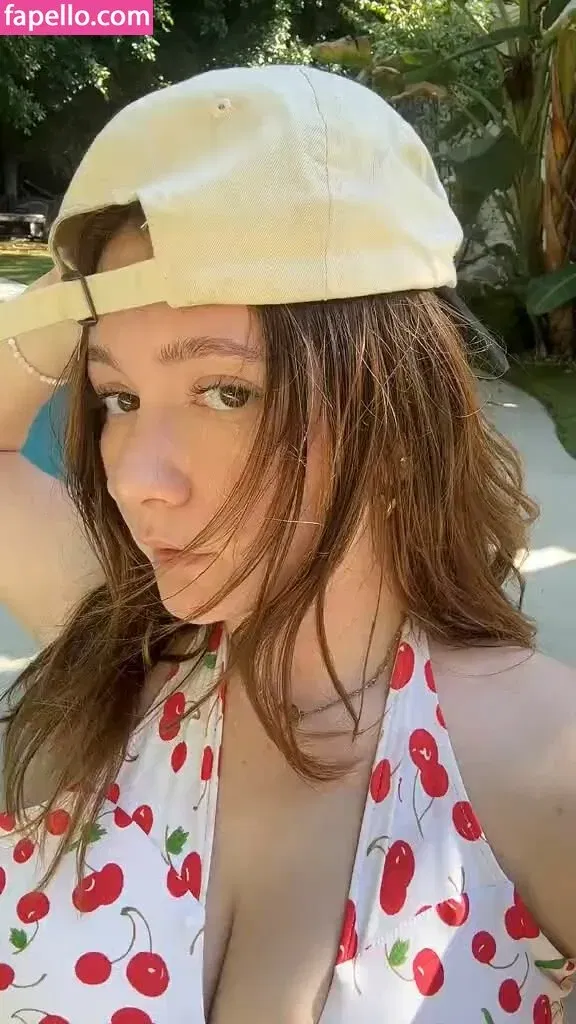 Emma Kenney Onlyfans Photo Gallery 