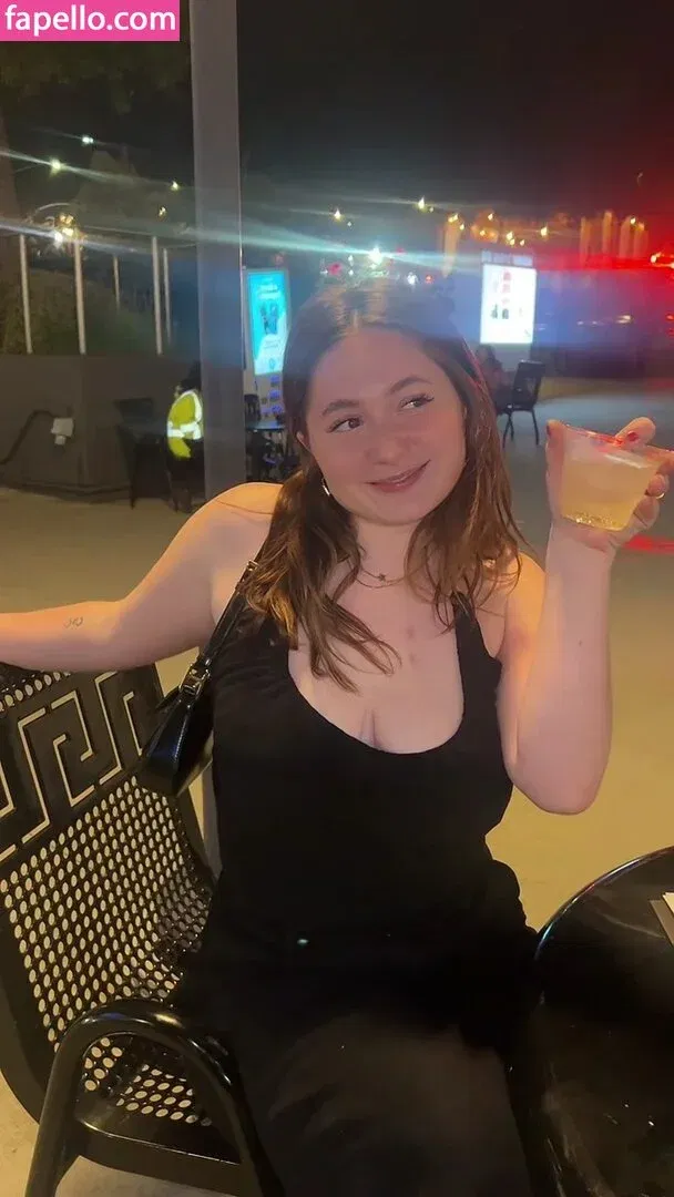 Emma Kenney Onlyfans Photo Gallery 