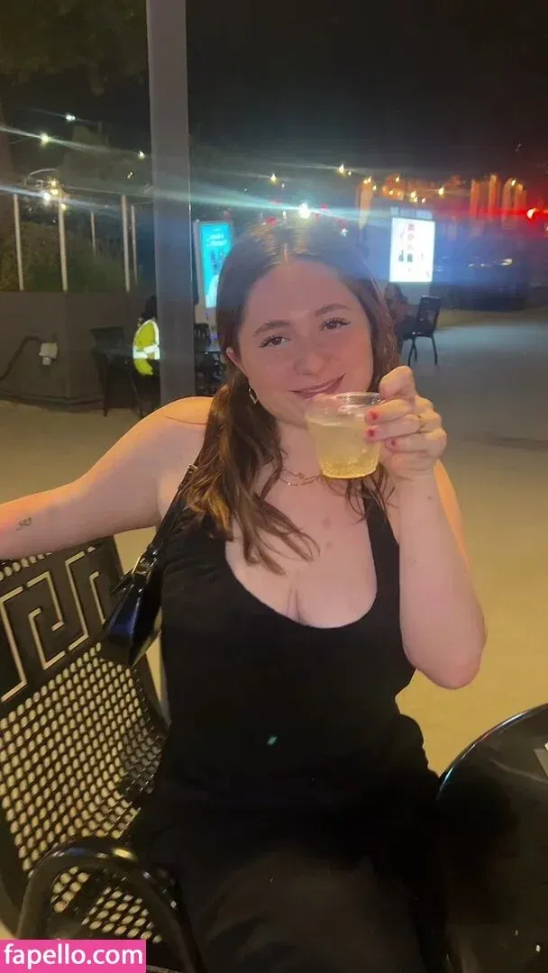 Emma Kenney Onlyfans Photo Gallery 