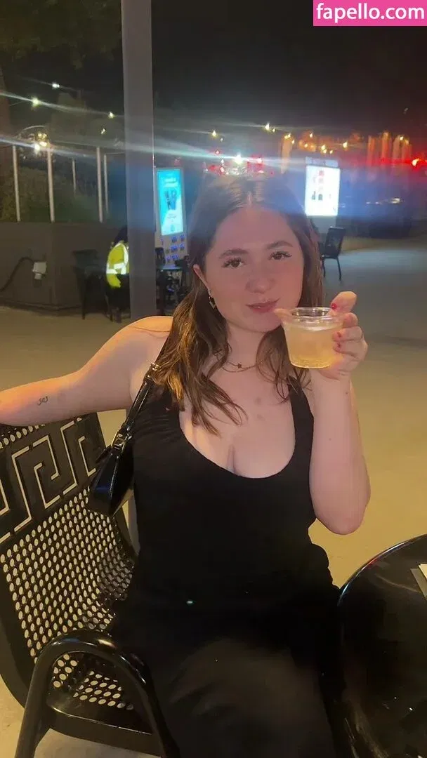 Emma Kenney Onlyfans Photo Gallery 