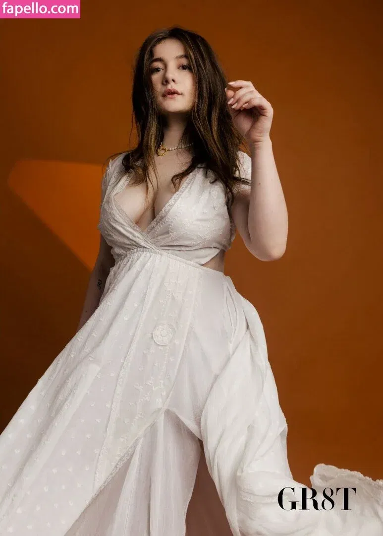 Emma Kenney Onlyfans Photo Gallery 