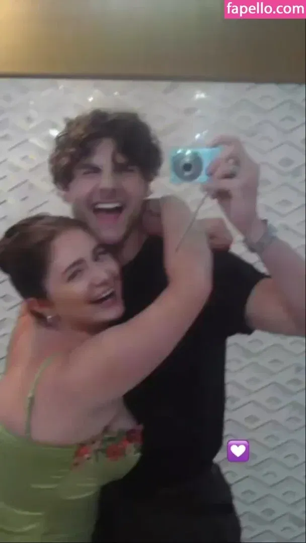 Emma Kenney Onlyfans Photo Gallery 