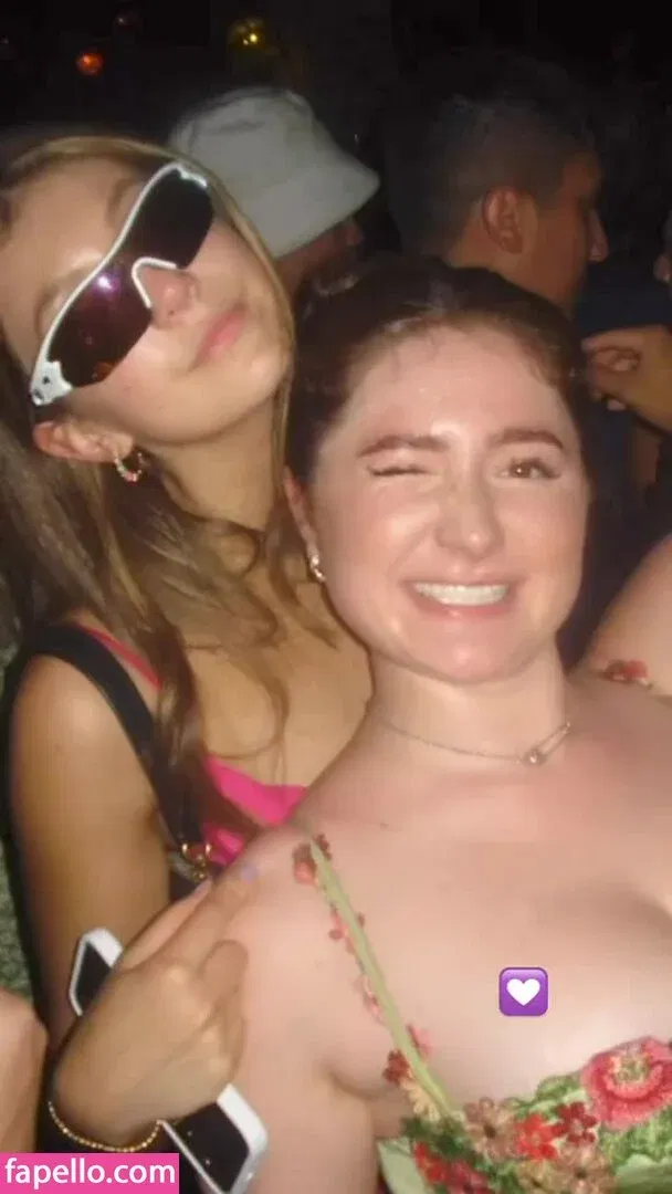 Emma Kenney Onlyfans Photo Gallery 