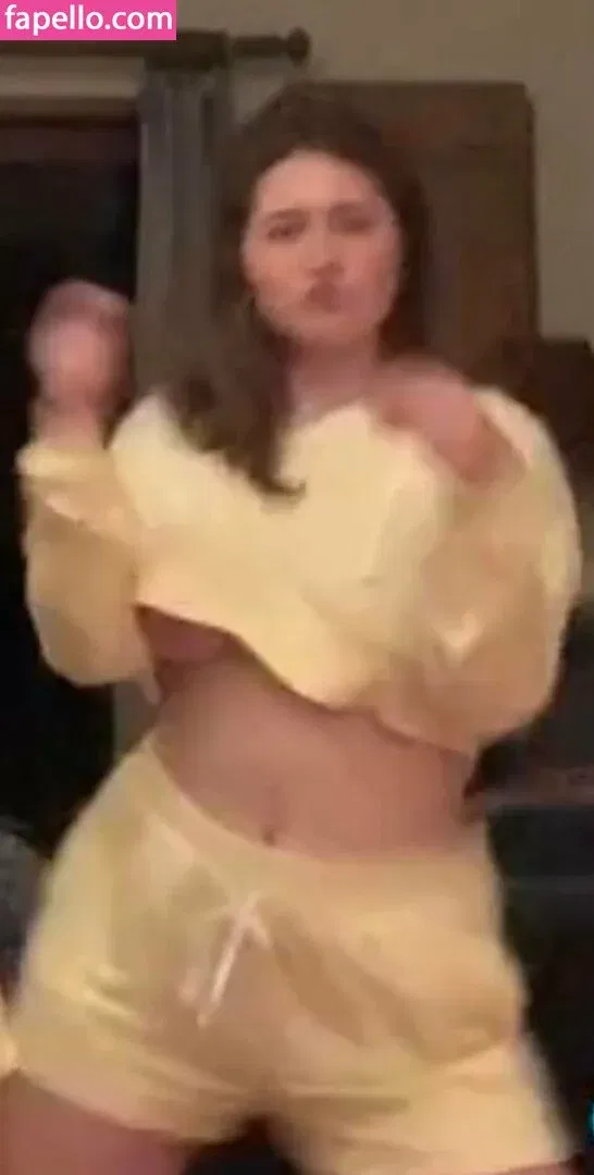 Emma Kenney Onlyfans Photo Gallery 