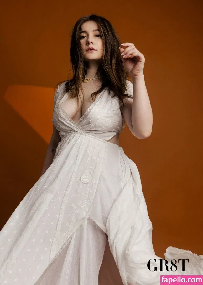 Emma Kenney Onlyfans Photo Gallery 