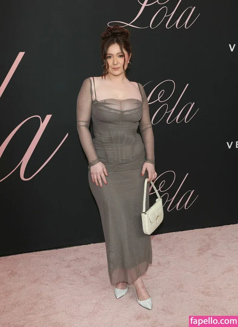 Emma Kenney Onlyfans Photo Gallery 