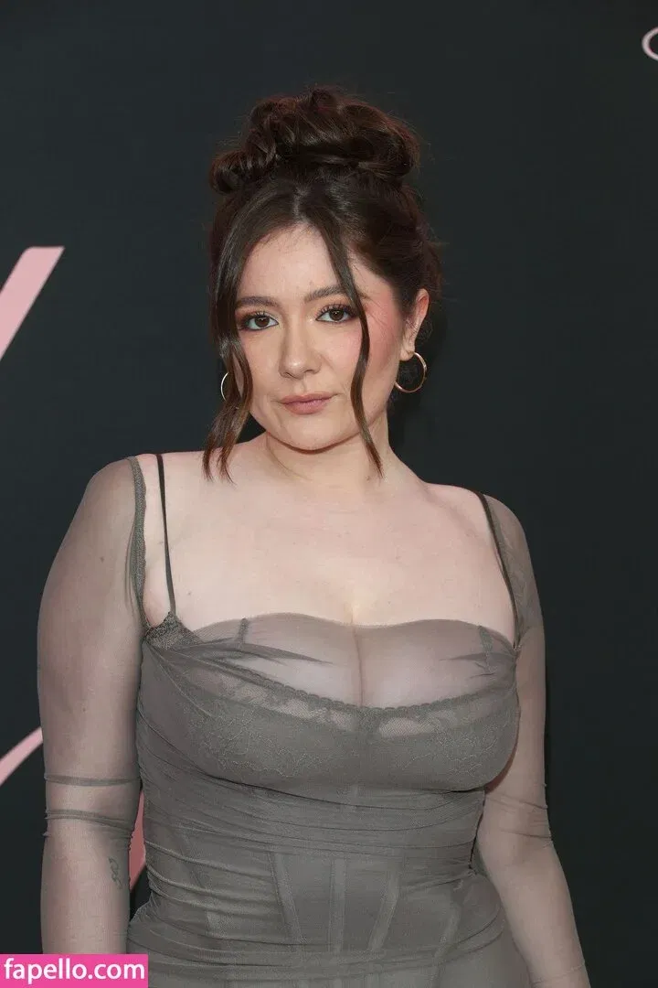 Emma Kenney Onlyfans Photo Gallery 