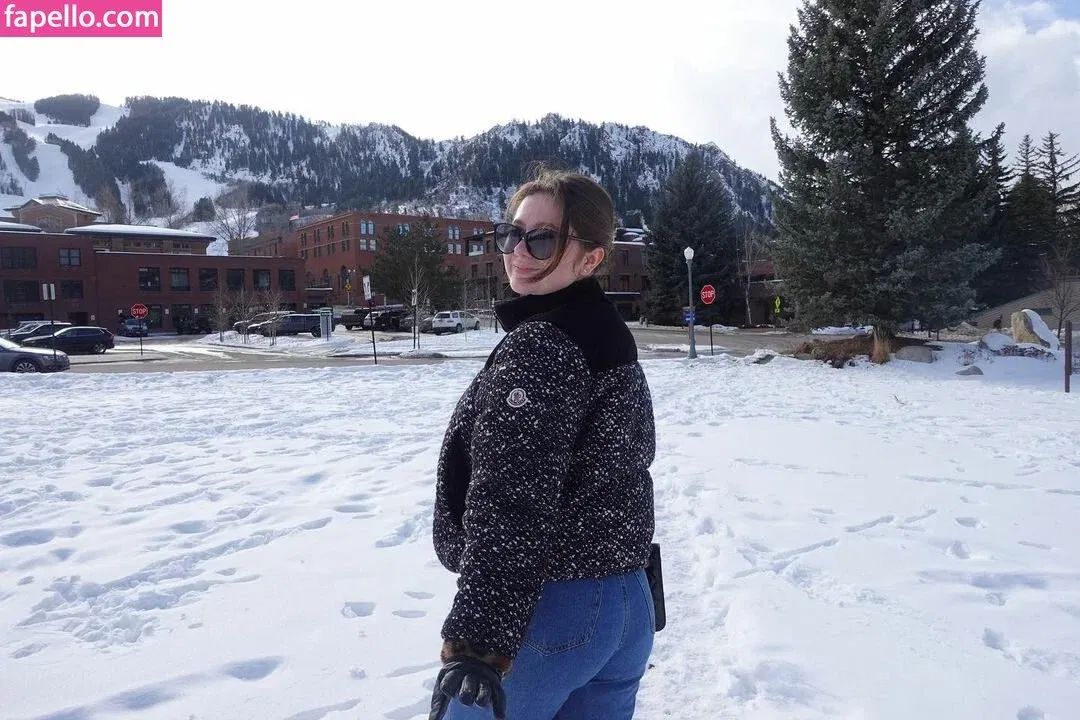 Emma Kenney Onlyfans Photo Gallery 