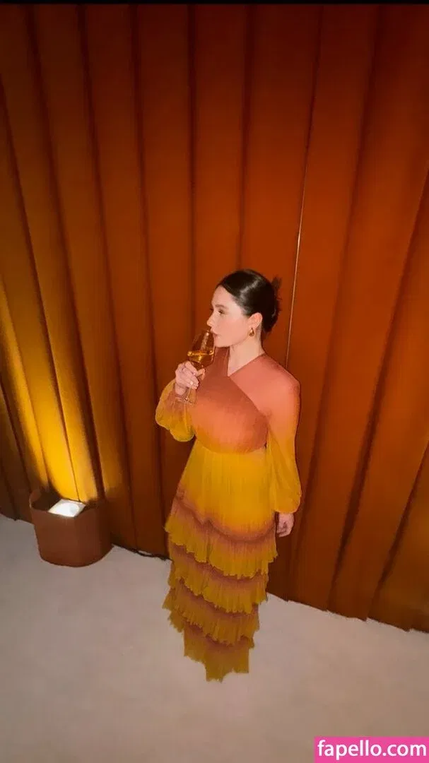 Emma Kenney Onlyfans Photo Gallery 